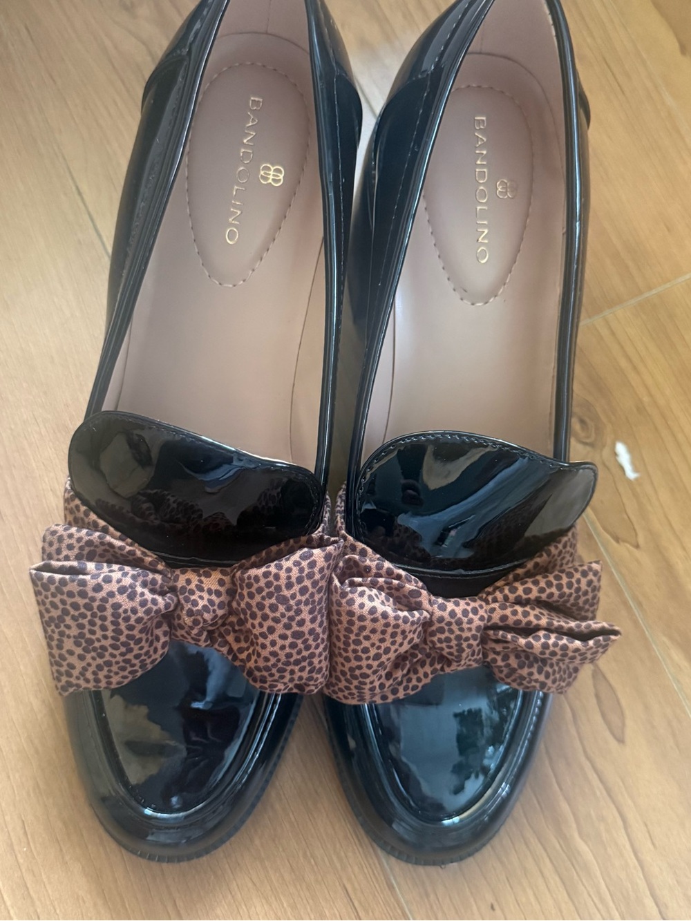 Bandolino Black Patent Loafers with Brown Patterned Bow